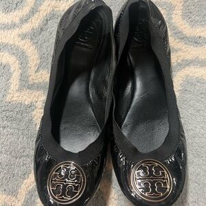 Tory Burch ballet black patent leather flats with gold emblem.